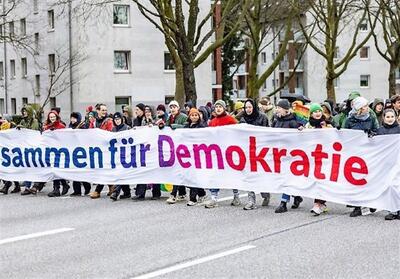 اعتراض ده‌ها هزار نفر در شهرهای آلمان علیه راستگرایان افراطی - تسنیم