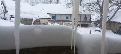 بارش سنگین برف، روستاهای سوادکوه را از دسترس خارج کرد