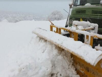 ببینید | برف روبی و شن و نمک‌پاشی در محورهای شهرستان زیرکوه خراسان جنوبی