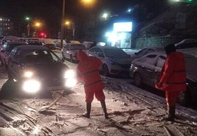 ببینید / وضعیت خیابان های منطقه یک تهران‌ در پی بارش برف