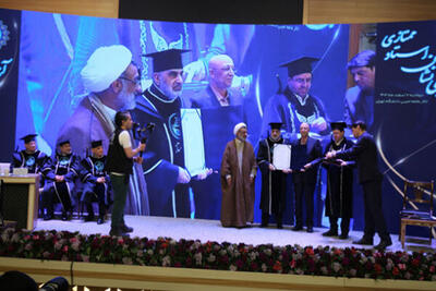 نصب نشان ویژه استاد ممتازی بر سینه هشت استاد ممتاز دانشگاه تهران