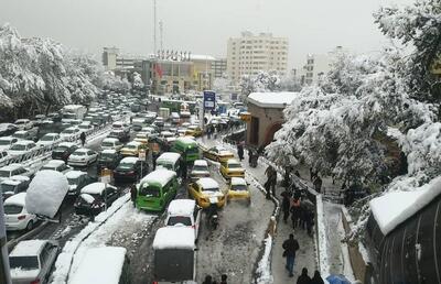 معابر تهران لغزنده و دارای ترافیک سنگین است