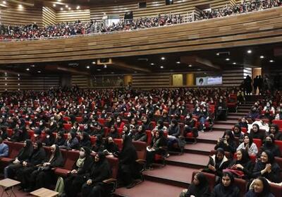 گزارش تسنیم از یک جشن تکلیف سیاسی در اصفهان/ شور رأی اولی‌های نصف جهان برای انتخابات + فیلم - تسنیم