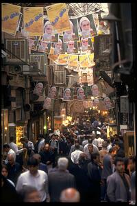 عکس/ رقابت ناطق نوری و خاتمی در بازار؛ سال ۷۶