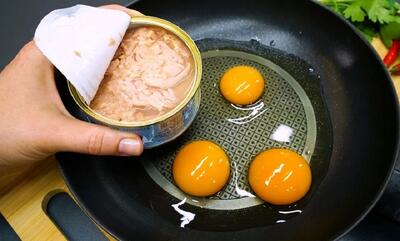 روش خلاقانه آشپز آلمانی برای پخت یک شام خوشمزه با تن ماهی و تخم مرغ (فیلم)