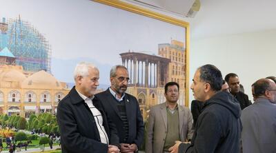 بازدید شهردار اصفهان از ستاد انتخابات /  ۳هزار و ۱۶۱ شعبه اخذ رای در استان فعال است
