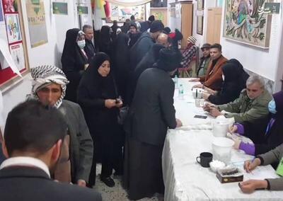 فیلم/ ادامه ازدحام مردم در پای یکی از صندوق‌های رای در مشهد