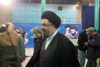 فیلم/ حضور یاسر خمینی در حسینیه جماران برای شرکت در انتخابات