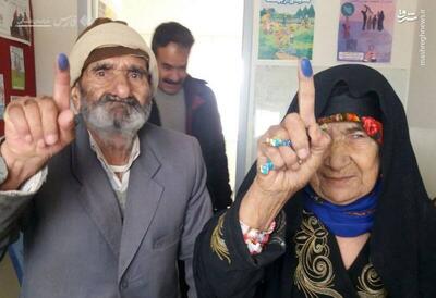 عکس/ رای پیرمرد ۱۰۸ ساله اسفراینی