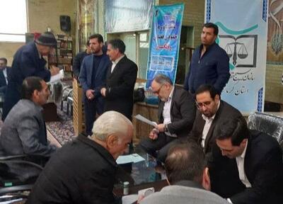 مسئولان قضایی استان کرمانشاه به مشکلات مردم در حسینیه گلزار شهدا رسیدگی کردند
