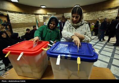 استقبال گرم زنجانی‌ها از صندوق‌های رأی در ساعات پایانی شب - تسنیم