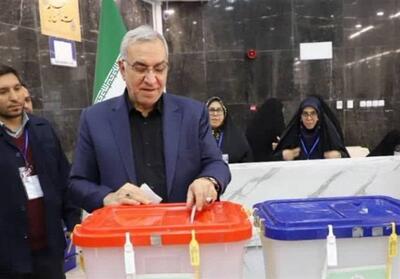 وزیر بهداشت در بیمارستان امام خمینی(ره) رأی داد - تسنیم