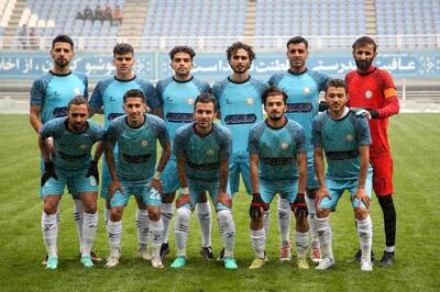 سرمربی باتعصب استقلالی لوگوی قرمز تیمش را آبی کرد!