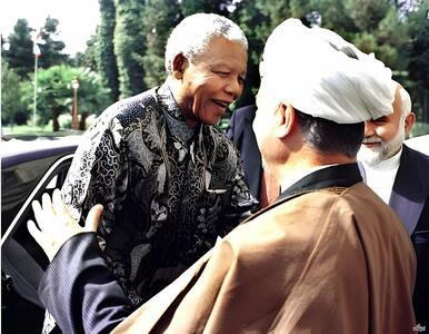 عکس/ ۲۴ سال پیش؛ ماندلا در آغوش هاشمی