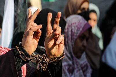 آزاده فلسطینی: مویم را کشیدند و صورتم را به دیوار کوبیدند