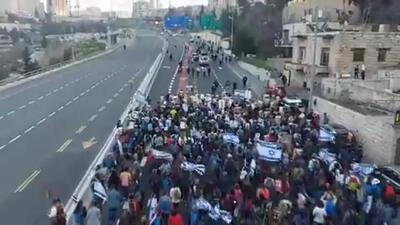 ورود هزاران صهیونیست مخالف نتانیاهو به قدس + فیلم