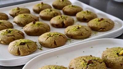 طرز تهیه شیرینی قرابیه قزوین مخصوص پذیرایی عید نوروز+فیلم