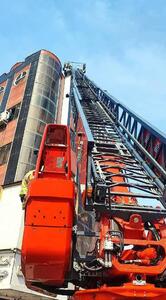نجات ۳۰ نفر از آتش سوزی در یک ساختمان اداری