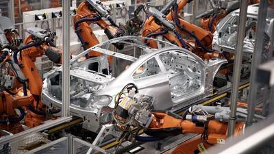 ساخت خودرو های لوکس BMW توسط ربات (فیلم)