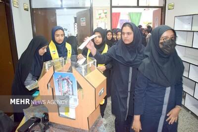 جشن نیکوکاری در مدارس بهاباد برگزار شد
