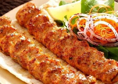 طرز تهیه کباب کوبیده مرغ با یک دستور متفاوت (فیلم)