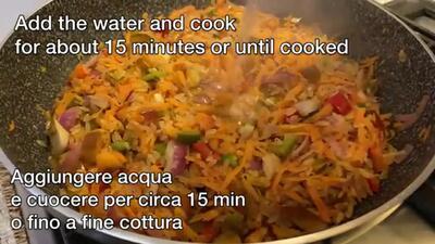 (ویدئو) طرز تهیه یک غذای خوشمزه و ساده با بادمجان و برنج به سبک آشپز ایتالیایی