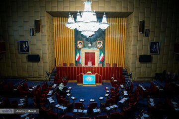 نمایندگان مجلس خبرگان پنجم عکس یادگاری گرفتند؛ حسن روحانی نیامد +عکس