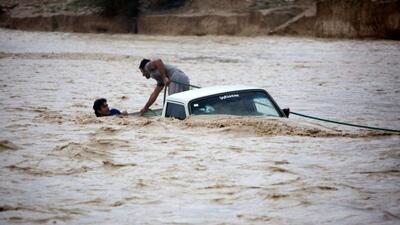 کاروان کمک‌های امدادی سپاه برای سیل‌ زدگان سیستان و بلوچستان (فیلم)