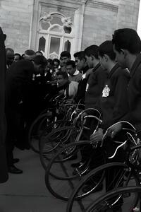 عکس/ ۶۴ سال پیش؛ دوچرخه سواران تهرانی که آماده مسابقه می‌شوند