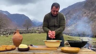 (ویدئو) نحوه پخت شیرینی و چلو خورشت گوشت برای عید توسط آشپز مشهور آذربایجانی