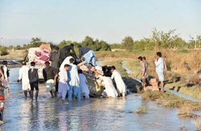 امدادرسانی به سیل زدگان سیستان و بلوچستان ادامه دارد