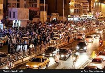 درخشش یک شورلت دلربا در ازدحام خیابان‌های تهران
