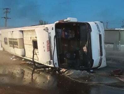 ۲۹ نفر مصدومی در اثر تصادف و واژگونی یک اتوبوس