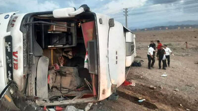 واژگونی اتوبوس مسافربری مسیر زاهدان به اصفهان با 8 مصدوم