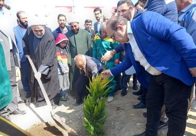 توزیع 20 هزار نهال در بین شهروندان اسلامشهر در هفته درختکاری - تسنیم