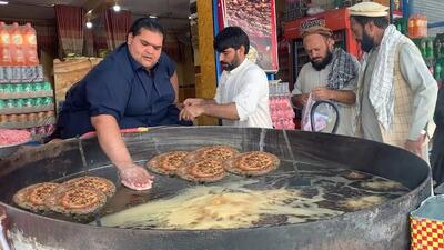 غذای خیابانی مشهور در افغانستان؛ پخت محبوب‌ترین چاپلی کباب جهان (فیلم)