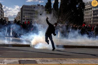 (تصاویر) سرکوب خونین اعتراضات دانشجویان در یونان