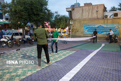 سفره‌های افطار ساده برای زائران در مبادی ورودی مشهد برپا می شود