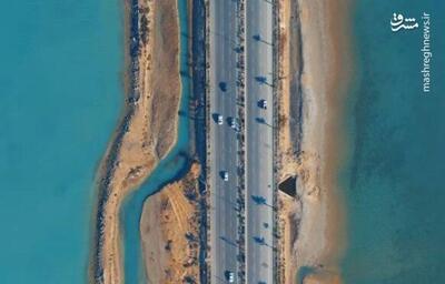 تصویری هوایی از جاده‌ای در دل خلیج فارس
