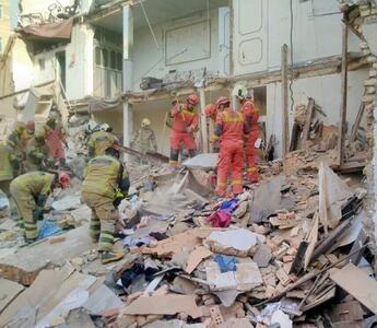 انفجار مواد محترقه عامل تخریب خانه دو طبقه در خیابان ری و مصدومیت ۱۰ نفر شد