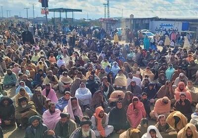 معترضین محدودیت تردد نهادهای دولتی در شهرک مرزی   چمن   را تعطیل کردند - تسنیم
