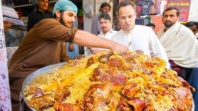 (ویدئو) غذاهای خیابانی مشهور در پاکستان؛ از قابلی پلو با گوشت و نان پیتزا تا کباب