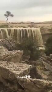 (ویدئو) آبشار زیبایی که باران اخیر در قشم درست کرد