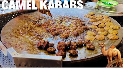 (ویدئو) غذای خیابانی در پاکستان؛ فرآیند پخت شامی کباب با گوشت شتر