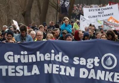 تظاهرات فعالان محیط زیست علیه توسعه کارخانه تسلا در آلمان - تسنیم