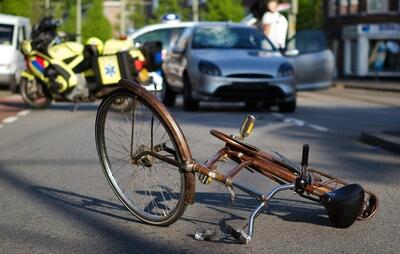 اشتباه راننده خودرو منجر به مرگ دوچرخه سوار شد (فیلم)