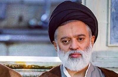 تصویری از مصطفی خامنه‌ای، فرزند رهبری، در حال خادمی + ببینید