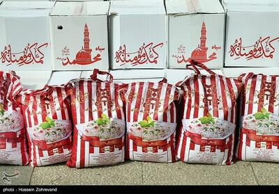 توزیع بسته‌های معیشتی و بن لباس در بزرگترین موقوفه استان یزد- فیلم دفاتر استانی تسنیم | Tasnim