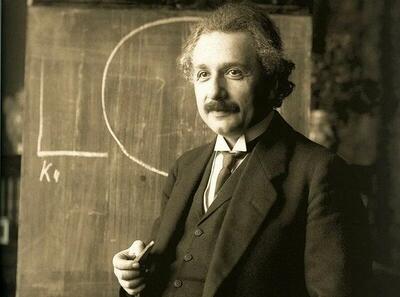 سالروز تولد آلبرت انیشتین فیزیک‌دان آلمانی‌