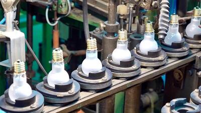 فرآیند تولید انبوه لامپ در آخرین کارخانه لامپ رشته ایِ کره جنوبی (فیلم)